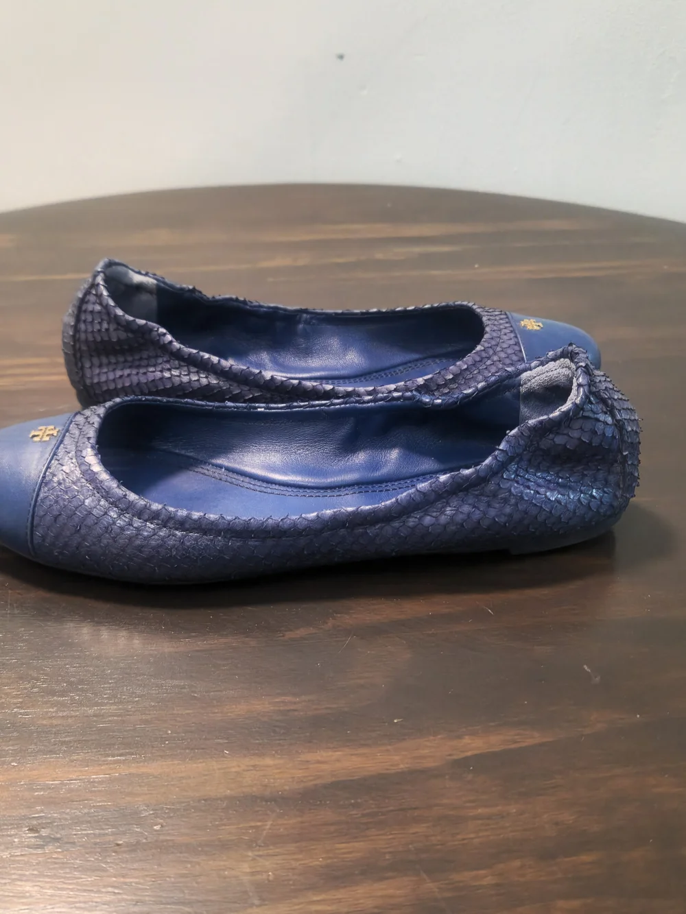 Tory Burch Blue Snake Embossed Leather Ballet Flats Gold Logo Cap Toe 9M